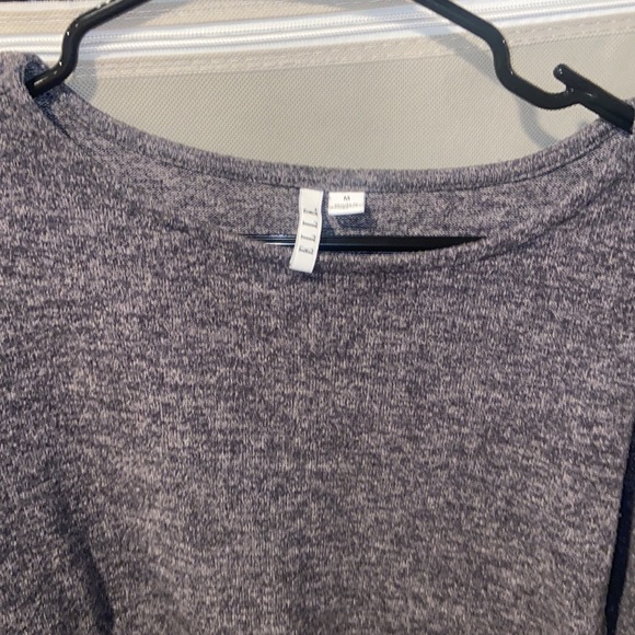 Elle Women’s Sweater in Grey with Scalloped Sleeves - Size Medium - Picture 2 of 4